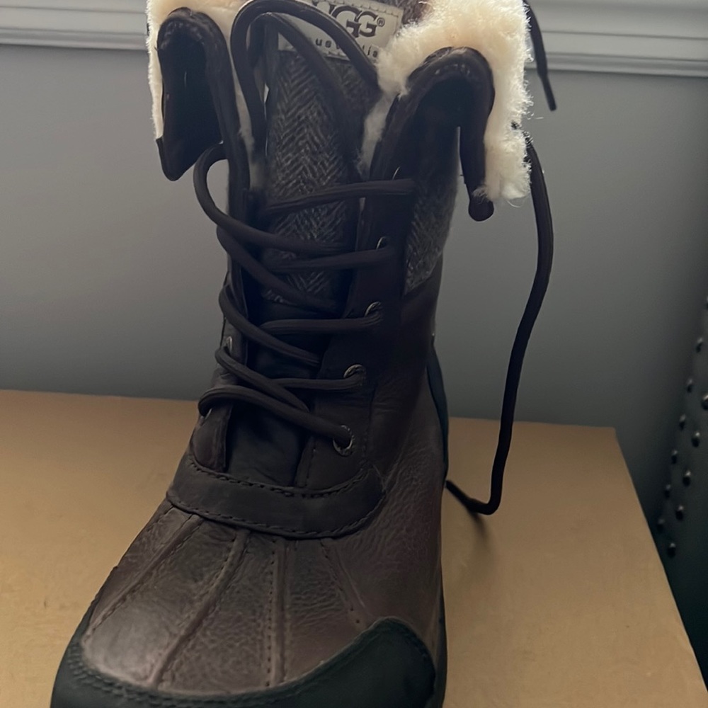Ugg m brown butte// 10.5 // with box never worn